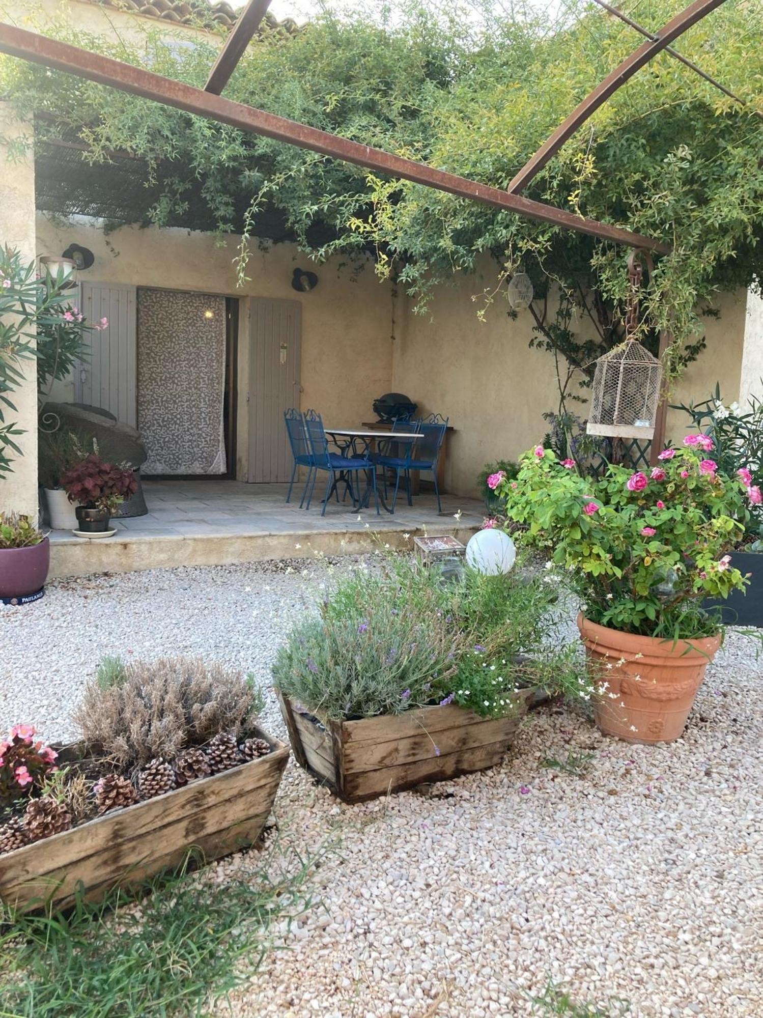 Villa La Petite Garrigue Mérindol Exterior foto