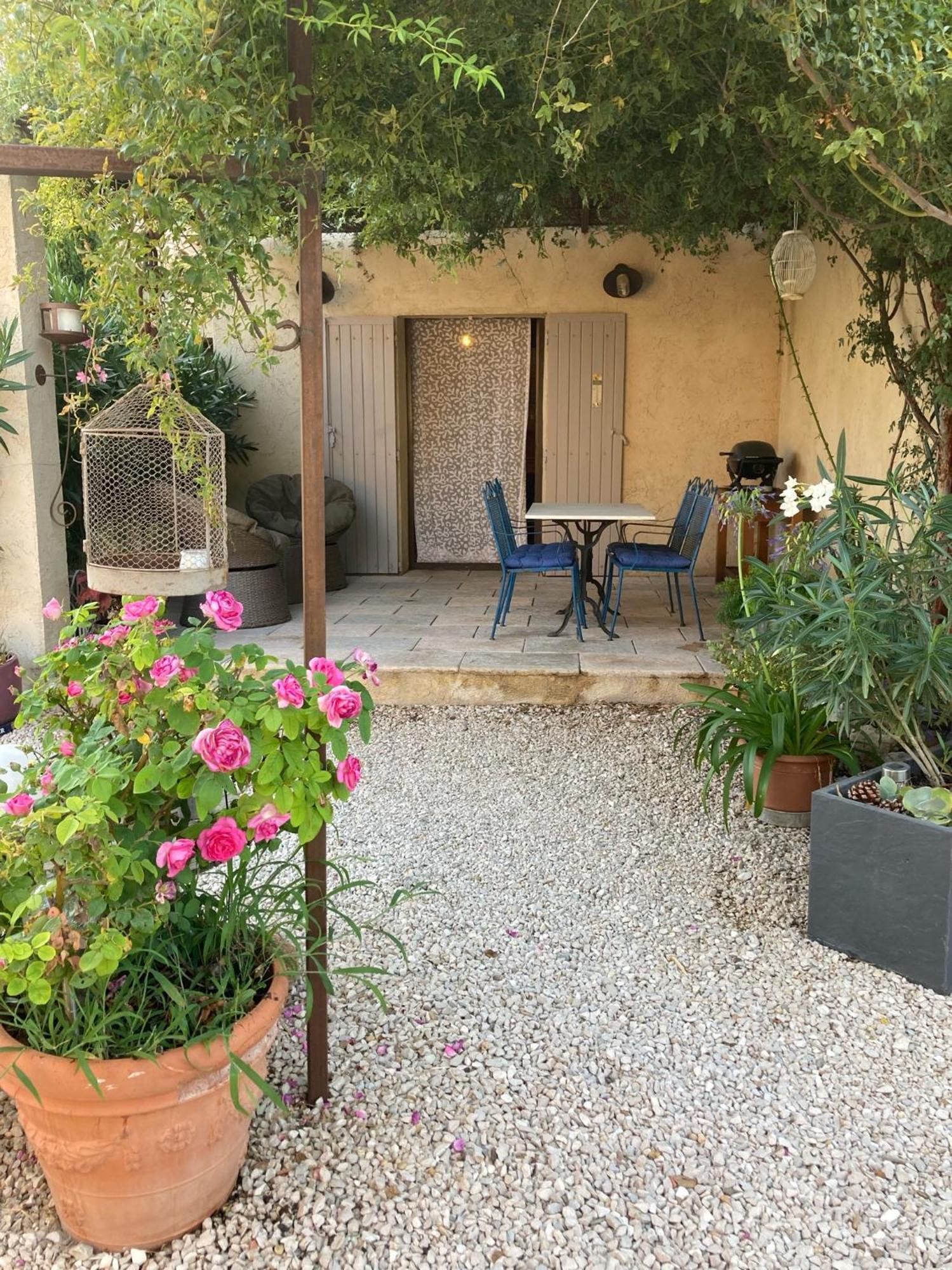 Villa La Petite Garrigue Mérindol Exterior foto